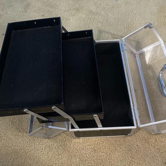 Makeup Box - Picture 3 of 3